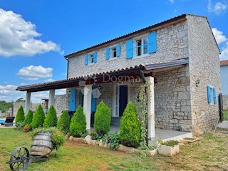 RIDOTTO!!!! STABILE CASA VACANZE CON PISCINA E GIARDINO DI 7144 mq
