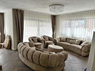 APPARTAMENTO DI LUSSO CON TRE CAMERE DA LETTO CON GIARDINO E PISCINA