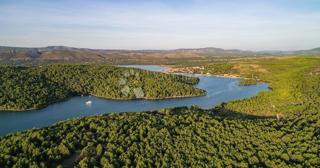 Ampio Terreno Agricolo – 9.763 m² – Opportunità per Acquirenti con Visione