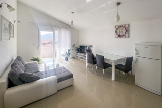 Trogir – Appartamento con una Camera da Letto e Posto Auto, Subito Abitabile