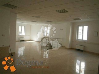 Locale commerciale Centar, Rijeka, 333m2