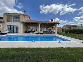 BELLA CASA FAMIGLIARE CON PISCINA