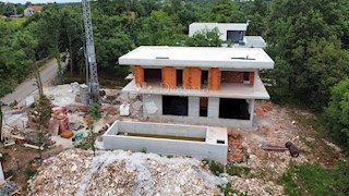 SAN PIETRO NEL BOSCO: UNA CASA MODERNA IN COSTRUZIONE