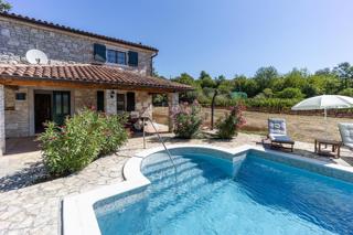Splendida Casa in Pietra con Vista sui Vigneti, 154m2
