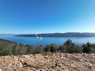 Terreno spazioso con una splendida vista sul mare