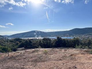 Terreno edificabile Vinišće, Marina, 1.052m2
