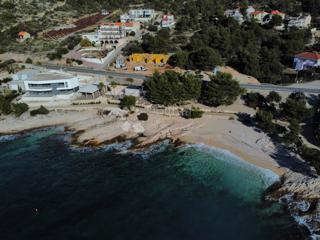 PRIMOŠTEN - PIANO TERRA PRIMA FILA SUL MARE