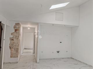 CASA RECENTEMENTE RISTRUTTURATA CON QUATTRO APPARTAMENTI