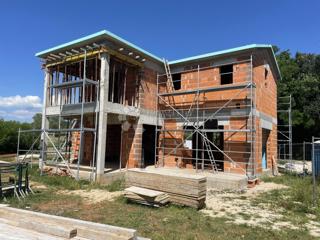 BELLA VILLA IN UN CONTESTO TRANQUILLO, VICINO A PARENZO