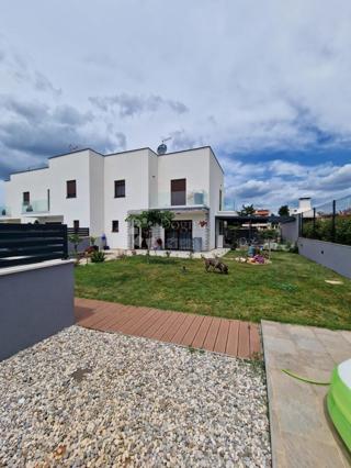 PARENZO (dintorni) - Nuova casa moderna, l'ultima della fila