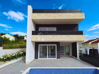 Villa di Prestigio a Rtina – 191 m² di Lusso con Vista sul Mare Adriatico