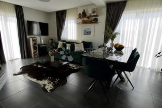 Casa Prisoje, Dicmo, 360m2