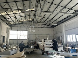Locale commerciale Opuzen, 702,90m2