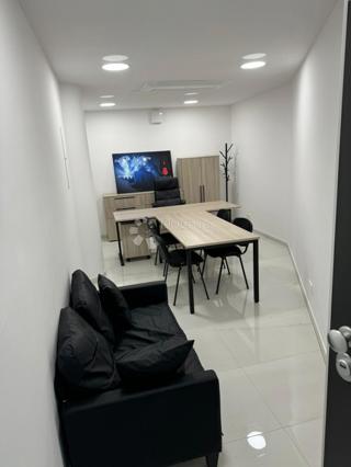 Locale commerciale Centar, Pula, 18m2