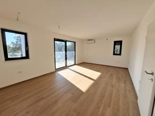 PARENZO (dintorni) - Appartamento in un nuovo edificio con 2 camere da letto + soggiorno