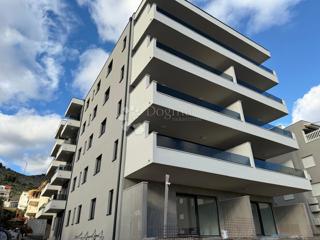 NUOVO EDIFICIO SEGET DONJI, APPARTAMENTO CON DUE CAMERE DA LETTO – A 200 M DAL MARE!!