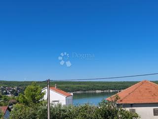 Obrovac 2 appartamenti a 100 m dalla spiaggia vista mare