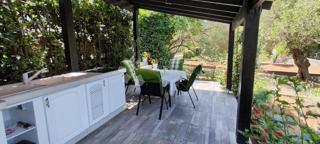 Lussuoso appartamento con due camere da letto con giardino e garage, a 200 m dal mare