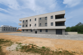 Nuovo edificio di lusso a 200 m dal mare, terrazza panoramica e piscina