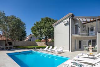 Moderna casa indipendente con piscina