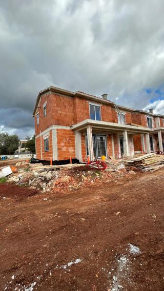 VILLA BIFAMILIARE DI NUOVA COSTRUZIONE VICINO A PARENZO