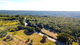 Terreno edificabile in un villaggio tranquillo - Comune di Marčana