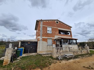 CASA ALTA ROHBAU CIRCONDATA NELLA NATURA!