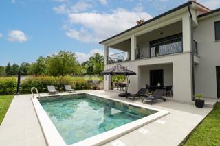 BELLISSIMA CASA A UN PIANO CON PISCINA SU LOTTO SEPARATO