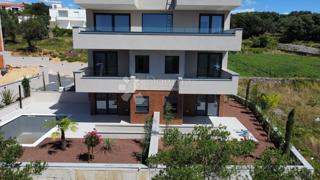 Moderno appartamento al piano terra con piscina e taverna S1 - nuova costruzione sull'isola di Pag