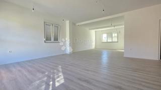 Locale commerciale Saršoni, Viškovo, 73,14m2