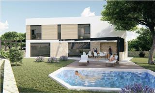 Terreno con permesso di costruire per una casa con piscina a 10 km dal mare