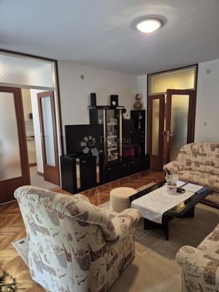 AMPIO APPARTAMENTO CURATO CON TERRAZZA E GIARDINO – VISOKA