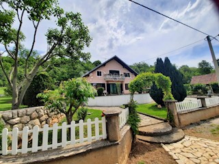 Casa Prozor, Otočac, 396m2