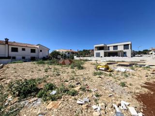 Terreno edificabile circondato da ville a 3 km dal mare