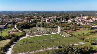 Terreno edificabile Kanfanar, 646m2