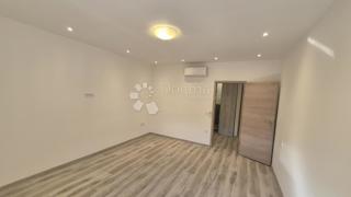 Appartamento con due camere da letto nel centro di Pola, superficie 72,83 m2 