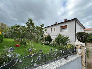 Spaziosa casa con quattro unità abitative, garage e splendido giardino – a solo 1 km dal centro di Umago e dalla spiaggia