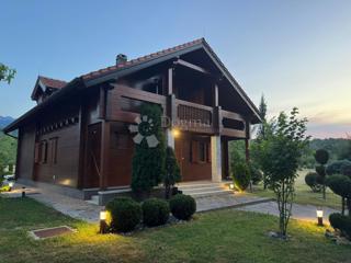 Casa Raduč, Lovinac, 350m2