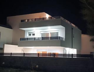 CASA DOPPIA MODERNA CON VISTA MARE ISOLA DI VIR