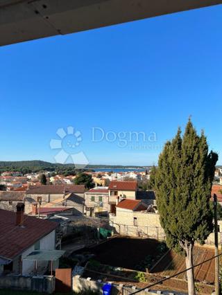 Casa con vista sul mare nel centro di Medolino!