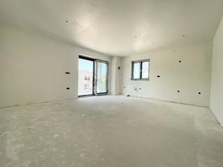 Bellissimo appartamento bilocale con cortile, Umago