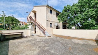CASA - 3 APPARTAMENTI, GARAGE, CORTILE, POSIZIONE TOP!
