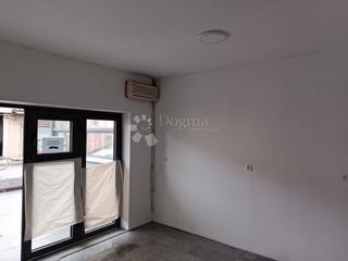 Locale commerciale Gornja Dubrava, 56m2