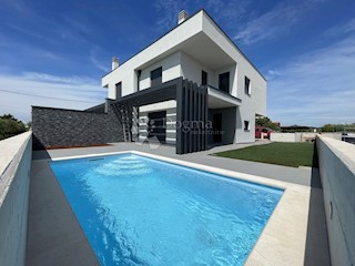 MODERNA VILLA DOPPIA, NEI DINTORNI DI UMAGO