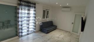 Spazio commerciale moderno con giardino privato – Žminjača, Podstrana – Ideale per attività silenziose