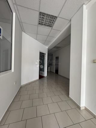 Locale commerciale Škurinje, Rijeka, 325m2