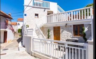 Casa Okrug Gornji, Okrug, 82m2