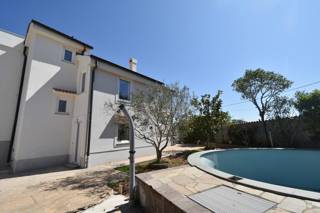 Appartamento con piscina in comune! Città di Krk - dintorni!