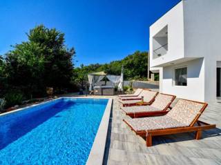Casa moderna con piscina! Isola di Krk!