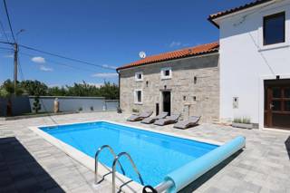 Vecchia casa in pietra ristrutturata! Isola di Veglia, Dobrinj
